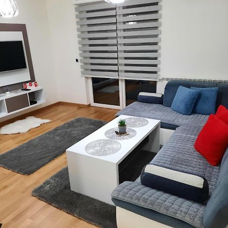 Apartman Bulevar Sarajevo - Free Parking Bagian luar foto