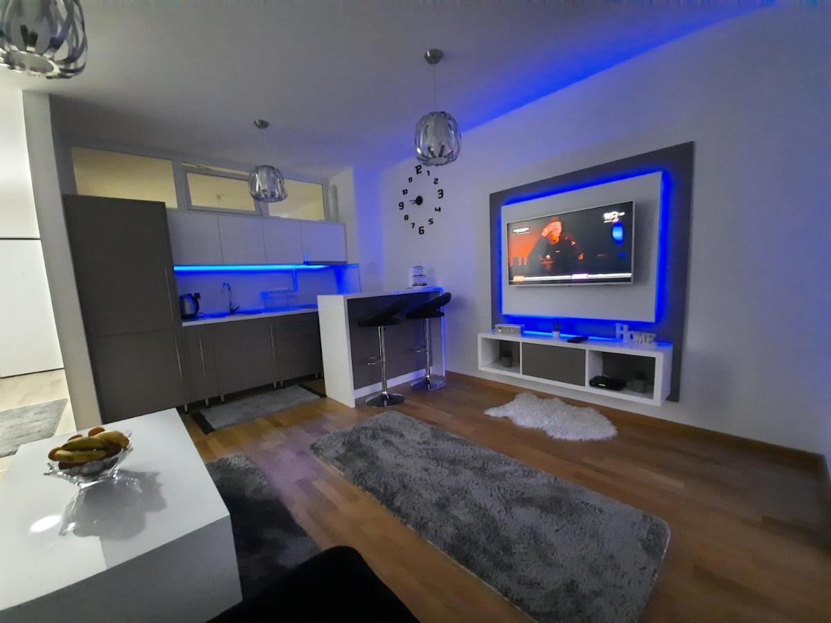Apartman Bulevar Sarajevo - Free Parking Bagian luar foto