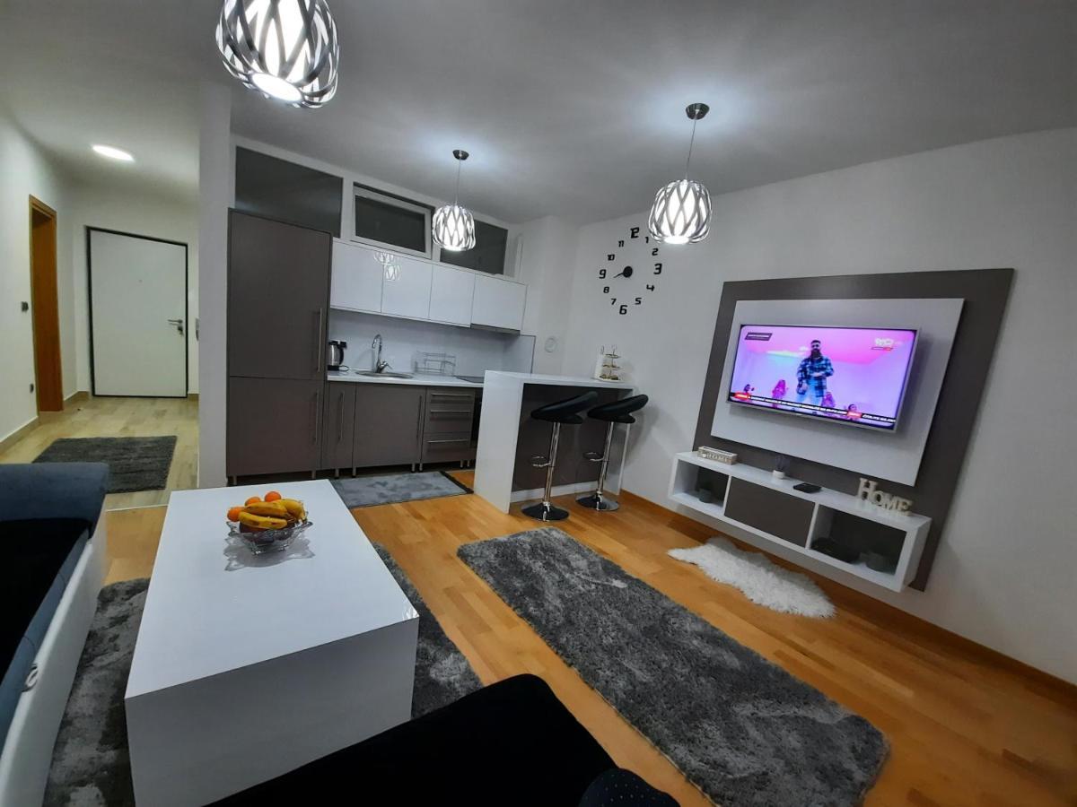 Apartman Bulevar Sarajevo - Free Parking Bagian luar foto