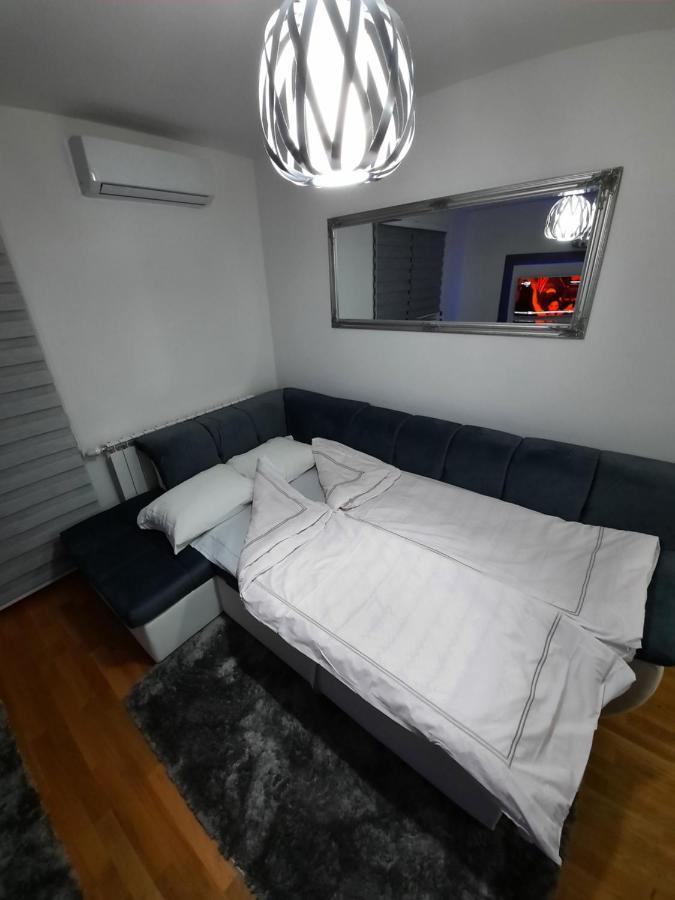 Apartman Bulevar Sarajevo - Free Parking Bagian luar foto