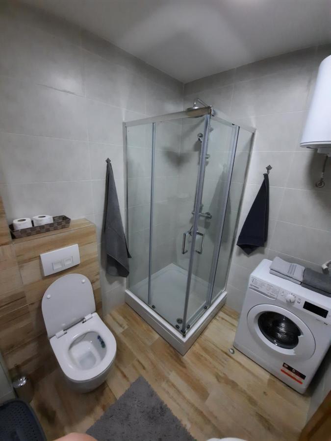 Apartman Bulevar Sarajevo - Free Parking Bagian luar foto