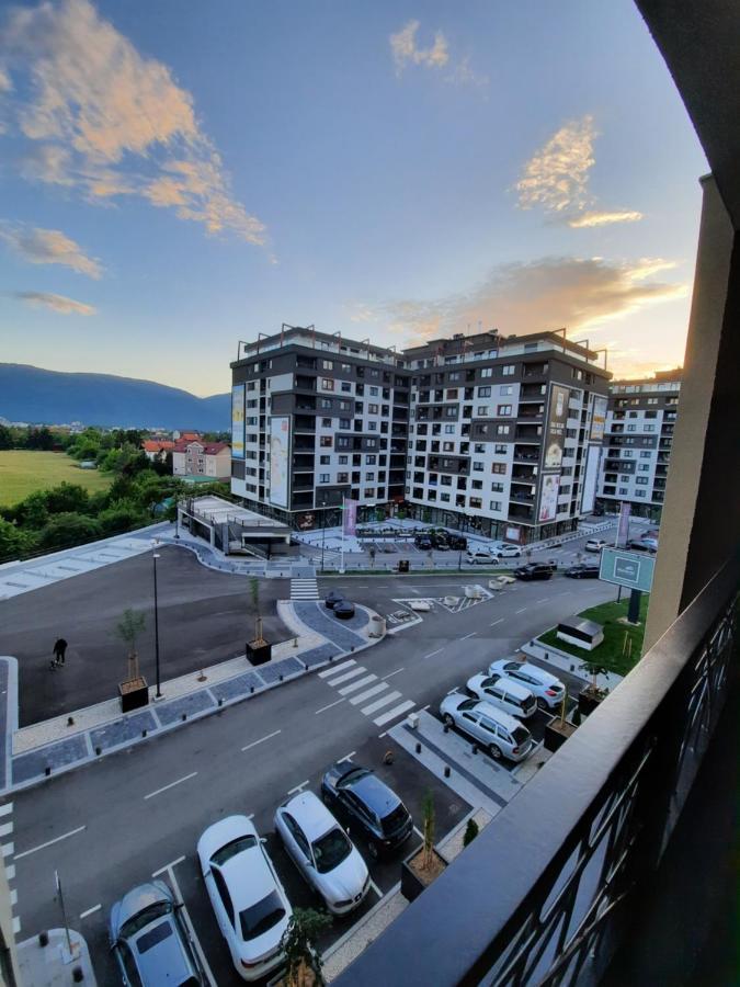 Apartman Bulevar Sarajevo - Free Parking Bagian luar foto