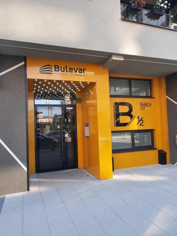 Apartman Bulevar Sarajevo - Free Parking Bagian luar foto
