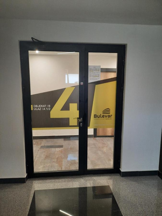 Apartman Bulevar Sarajevo - Free Parking Bagian luar foto