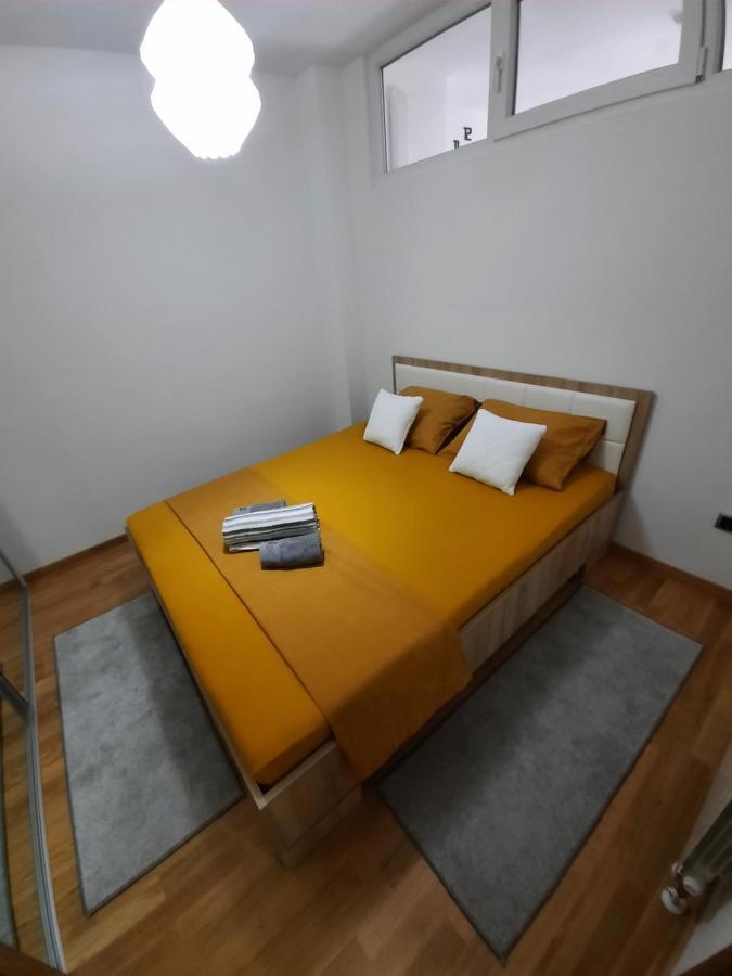 Apartman Bulevar Sarajevo - Free Parking Bagian luar foto
