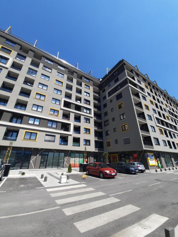 Apartman Bulevar Sarajevo - Free Parking Bagian luar foto
