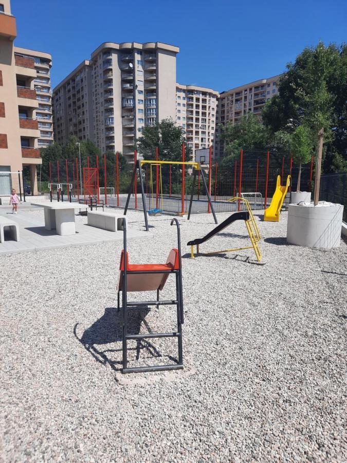 Apartman Bulevar Sarajevo - Free Parking Bagian luar foto