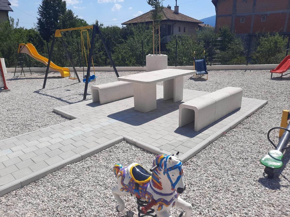 Apartman Bulevar Sarajevo - Free Parking Bagian luar foto
