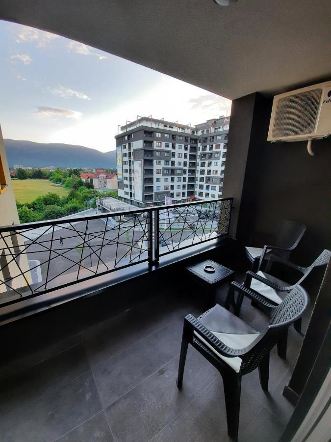 Apartman Bulevar Sarajevo - Free Parking Bagian luar foto