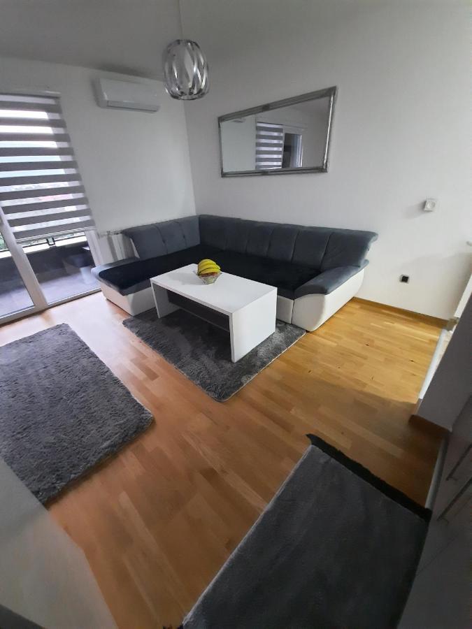 Apartman Bulevar Sarajevo - Free Parking Bagian luar foto