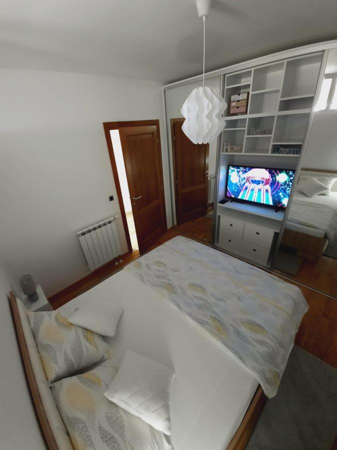 Apartman Bulevar Sarajevo - Free Parking Bagian luar foto