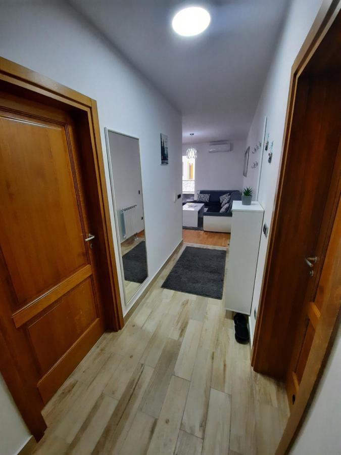 Apartman Bulevar Sarajevo - Free Parking Bagian luar foto