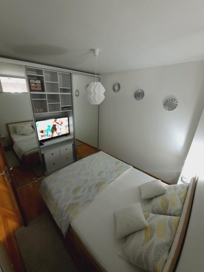 Apartman Bulevar Sarajevo - Free Parking Bagian luar foto