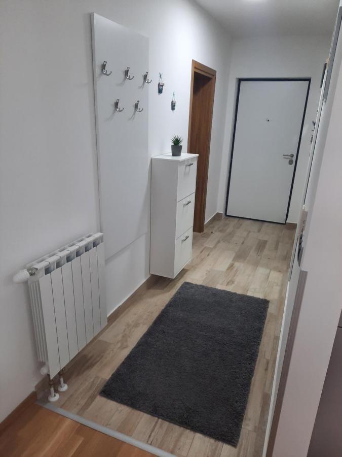 Apartman Bulevar Sarajevo - Free Parking Bagian luar foto