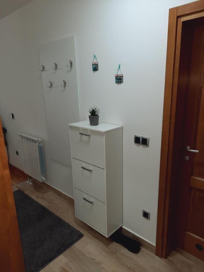 Apartman Bulevar Sarajevo - Free Parking Bagian luar foto