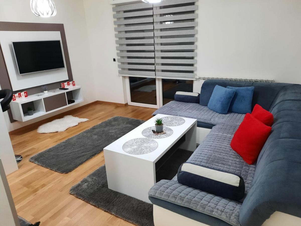Apartman Bulevar Sarajevo - Free Parking Bagian luar foto
