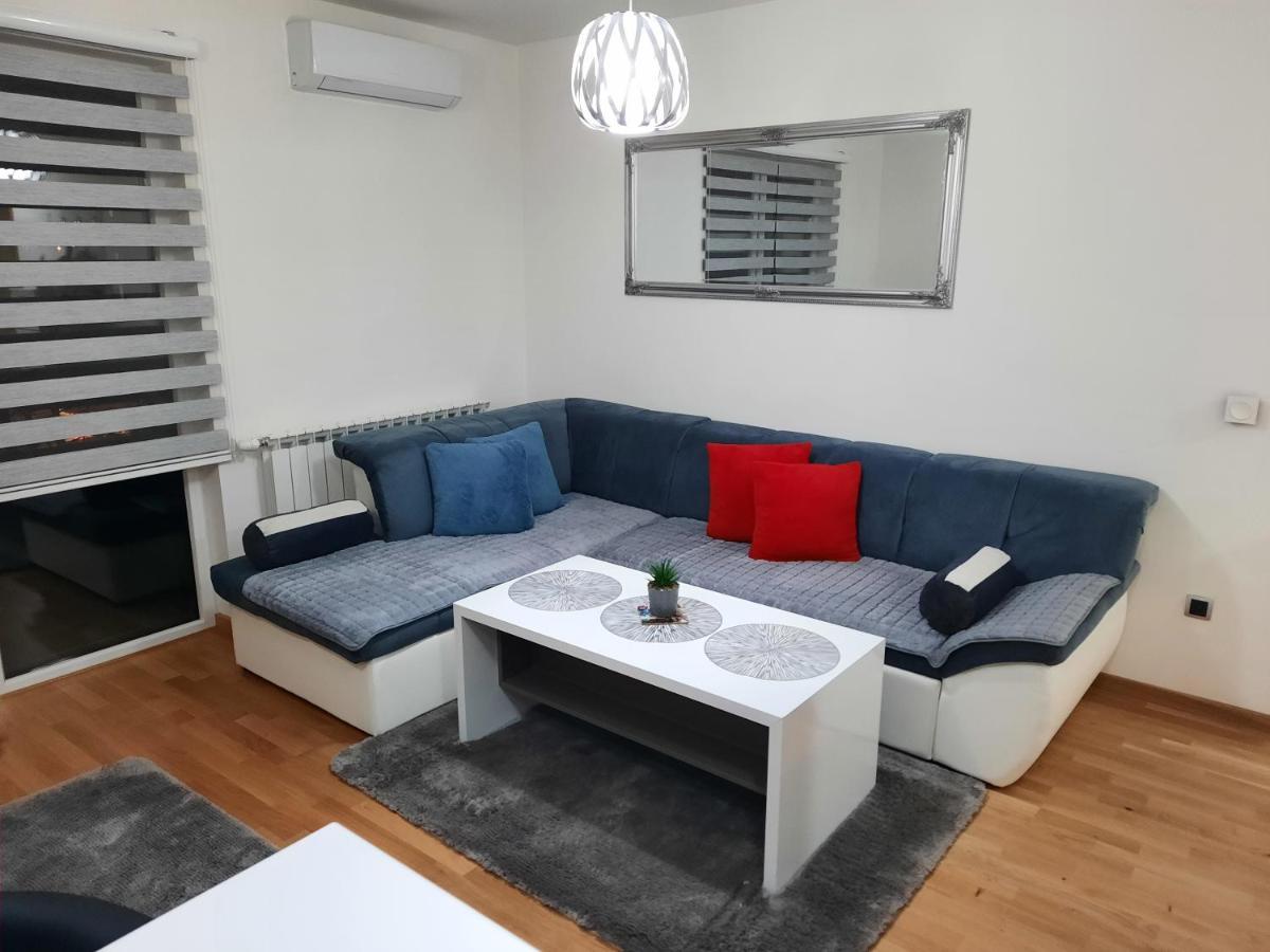 Apartman Bulevar Sarajevo - Free Parking Bagian luar foto